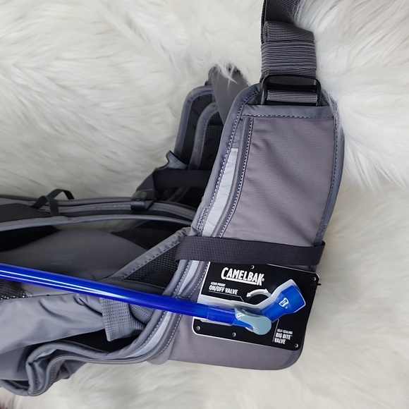 CamelBak Women’s Sequoia 24 Hiking Hydration Pack - Hike Backpack - 100 oz - Picture 7 of 13